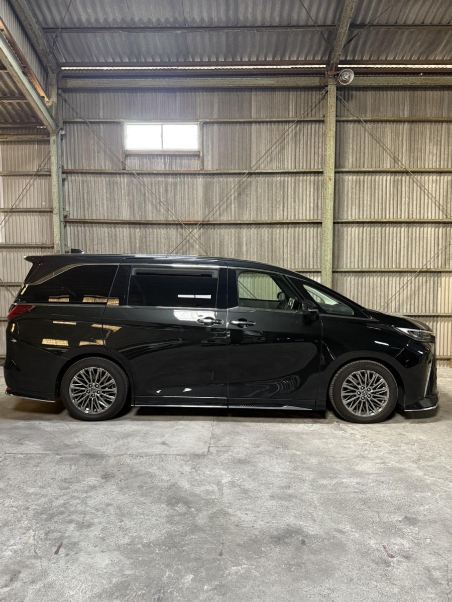 レクサス　LM500h エグゼクティブ　4人乗り｜NGI自動車